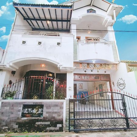 Glory Homestay Yogyakarta Buitenkant foto