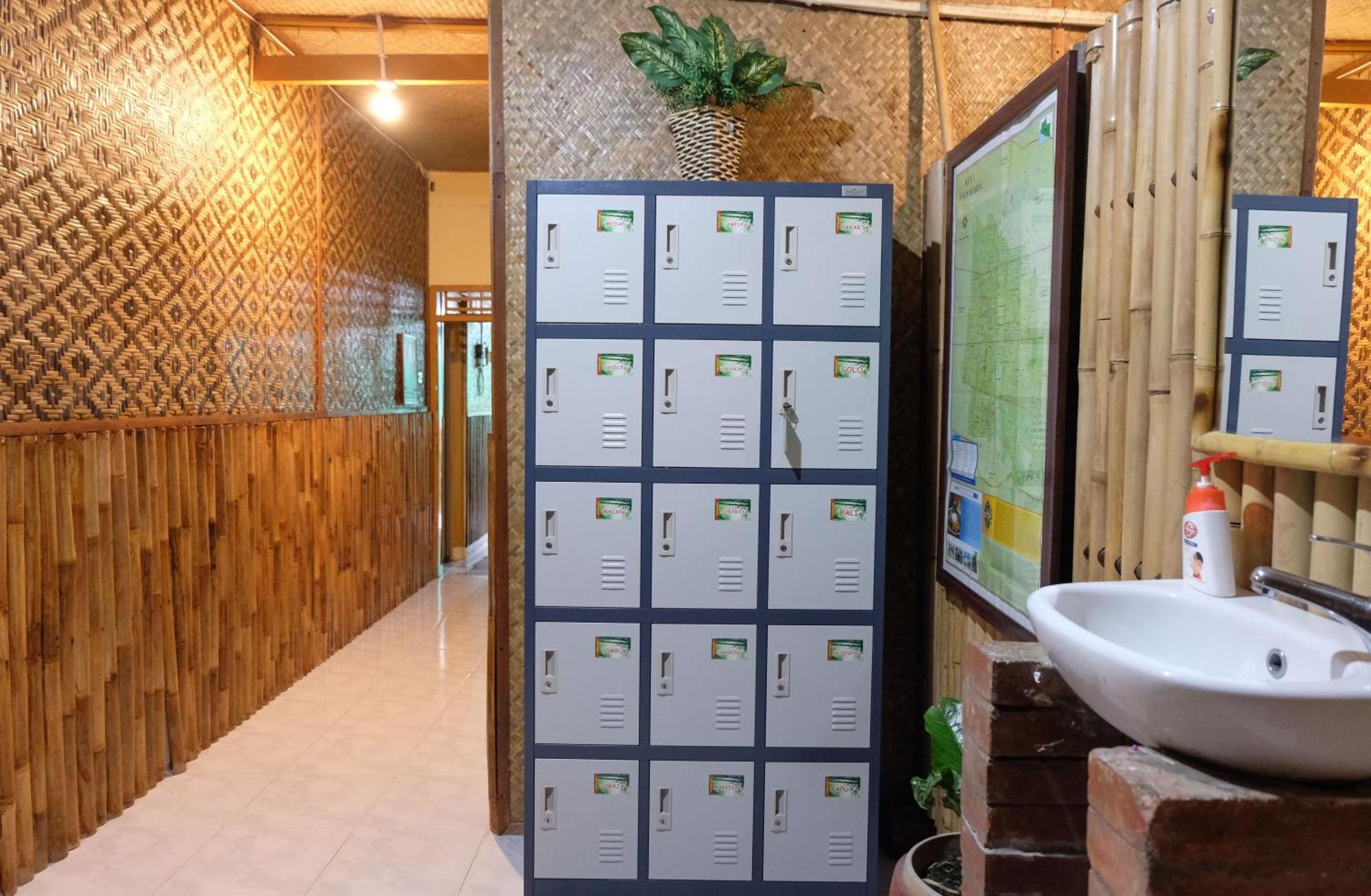 Glory Homestay Yogyakarta Buitenkant foto