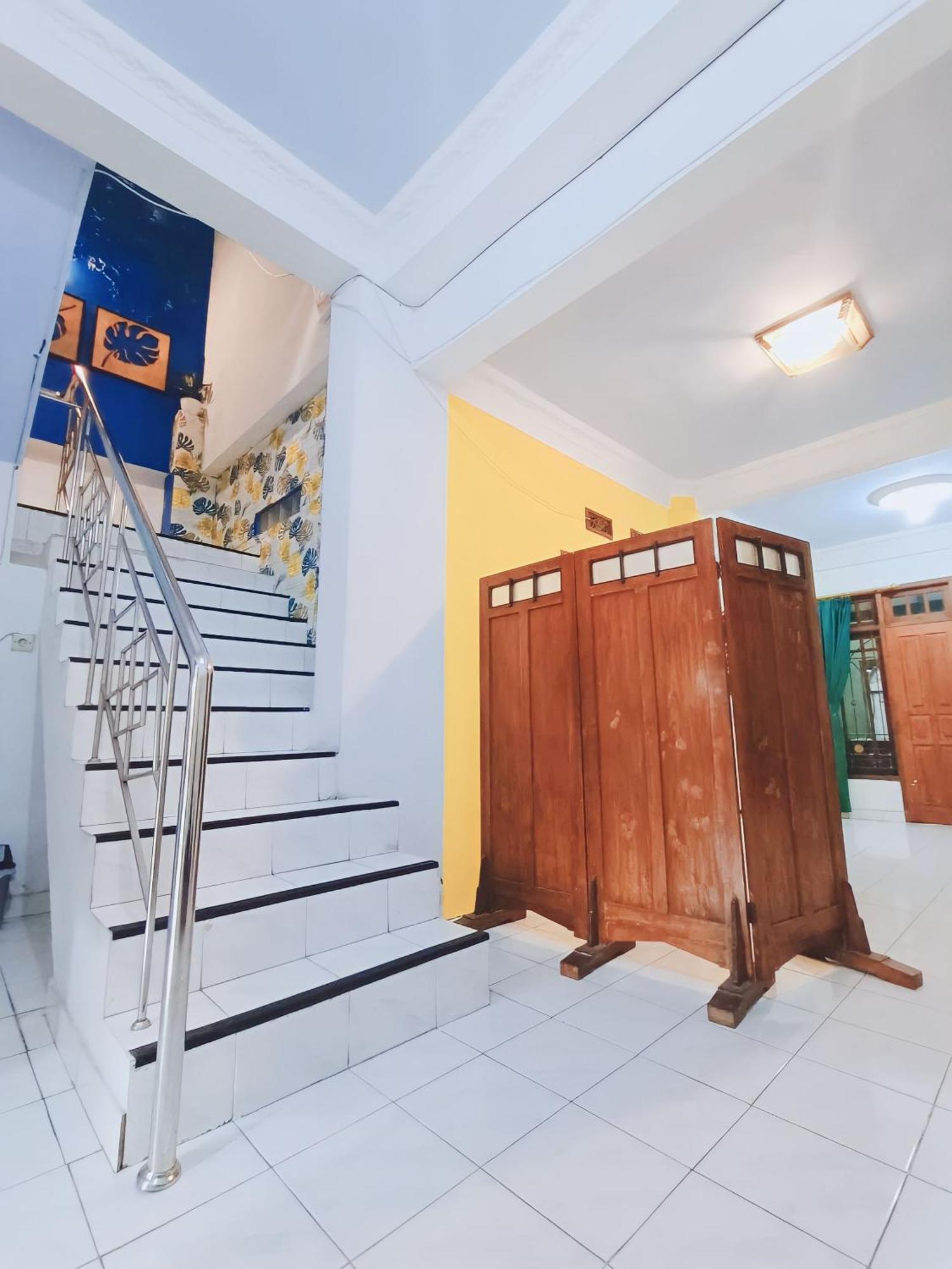 Glory Homestay Yogyakarta Buitenkant foto