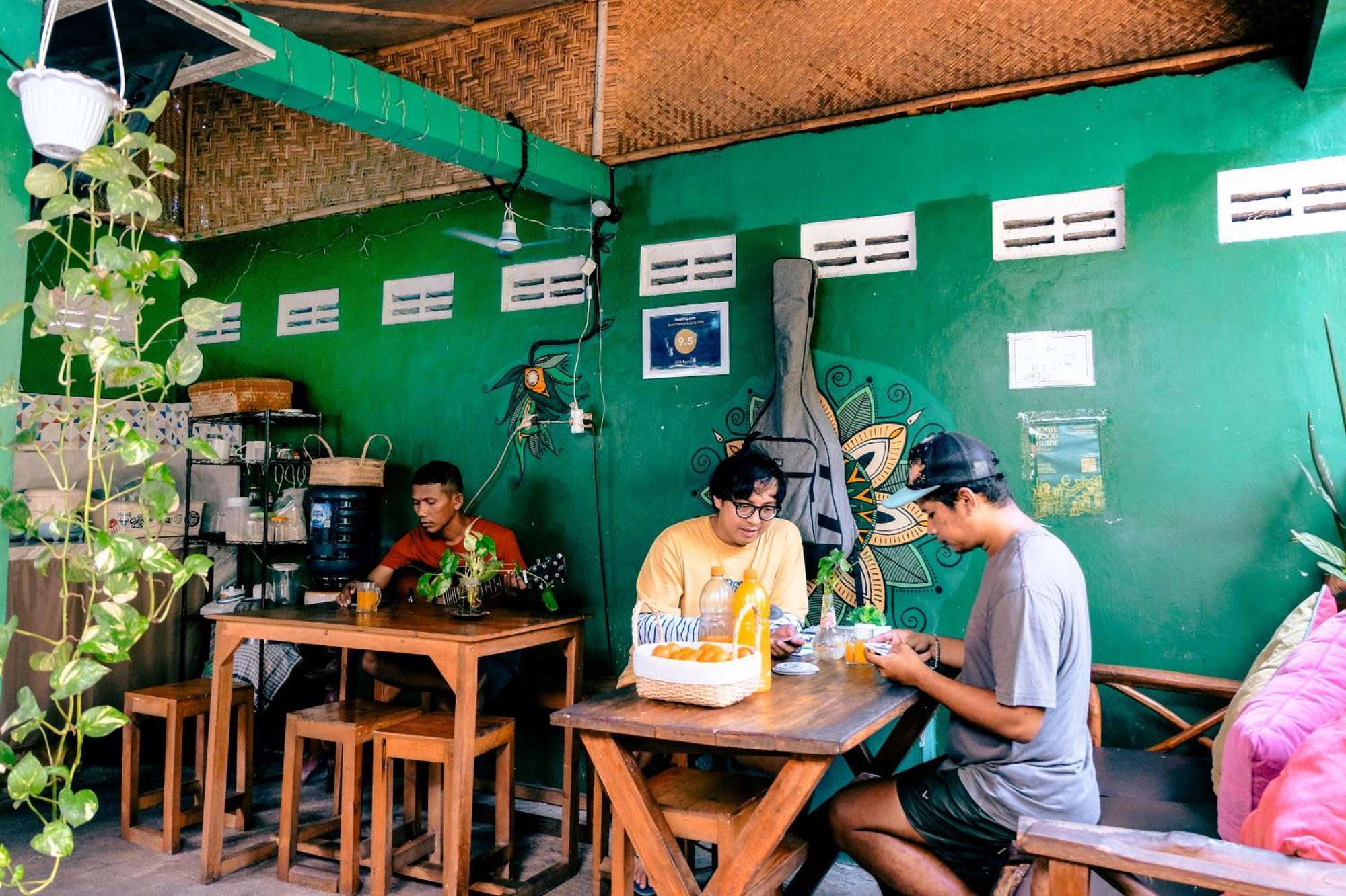 Glory Homestay Yogyakarta Buitenkant foto