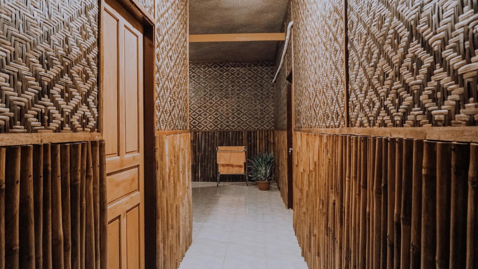 Glory Homestay Yogyakarta Buitenkant foto