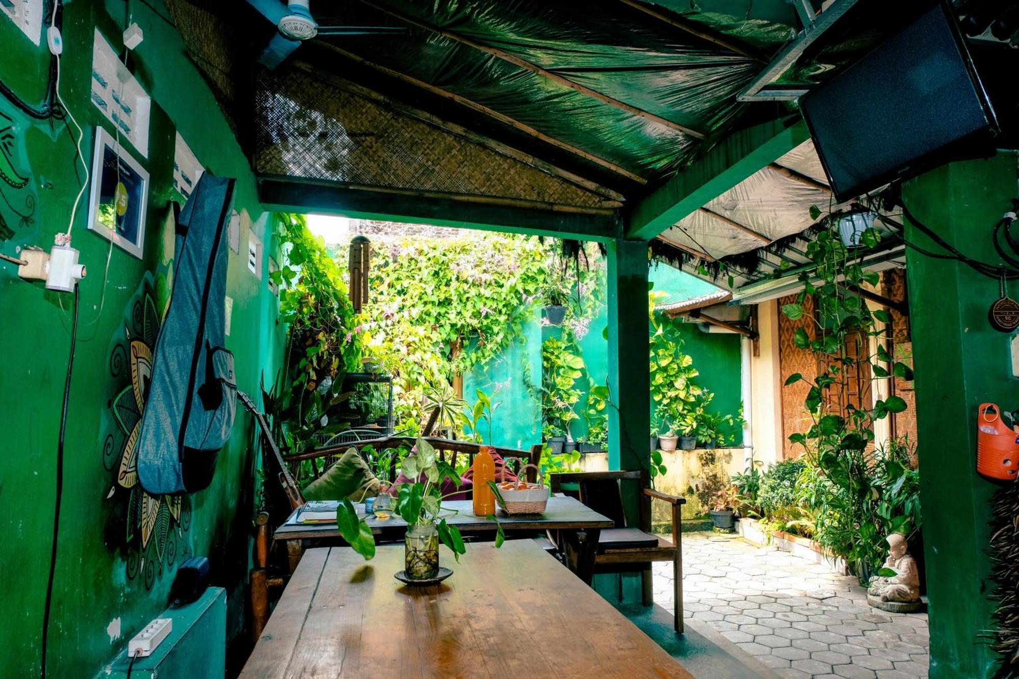 Glory Homestay Yogyakarta Buitenkant foto