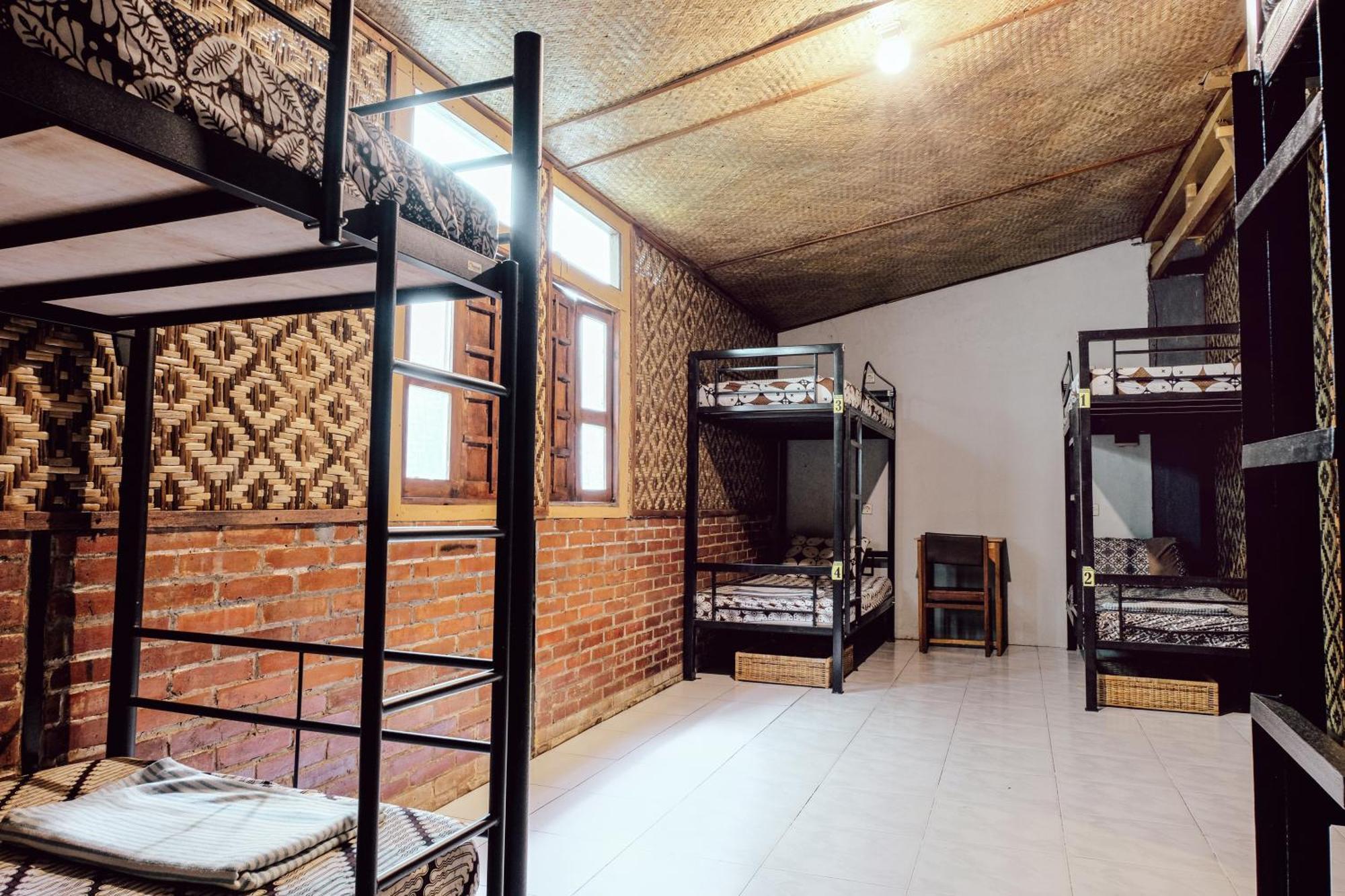 Glory Homestay Yogyakarta Buitenkant foto