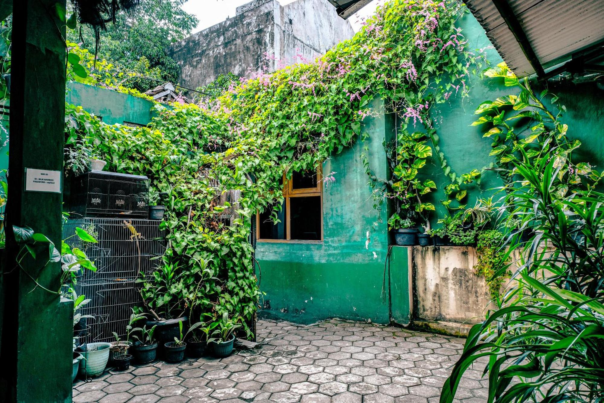 Glory Homestay Yogyakarta Buitenkant foto