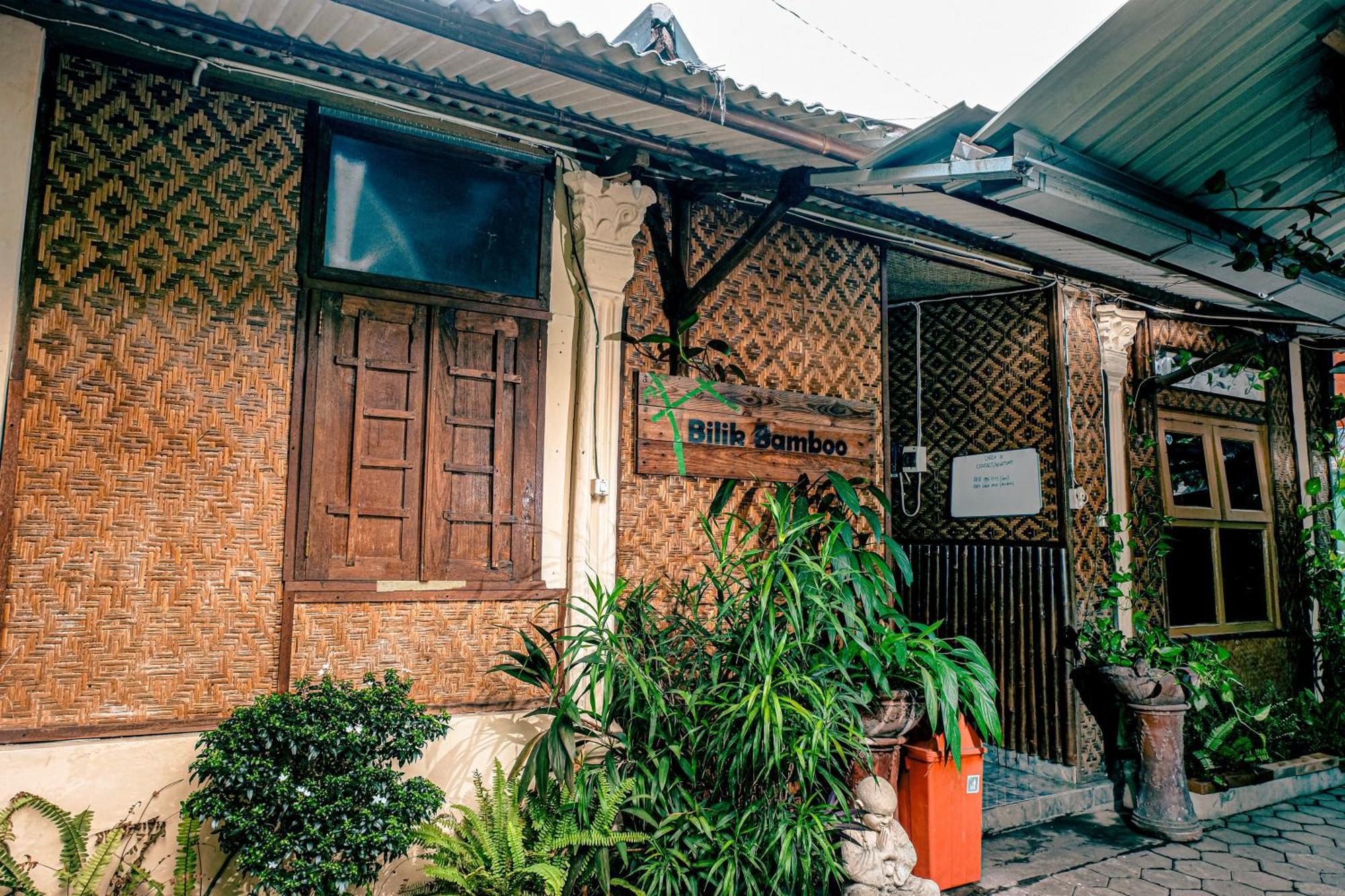 Glory Homestay Yogyakarta Buitenkant foto