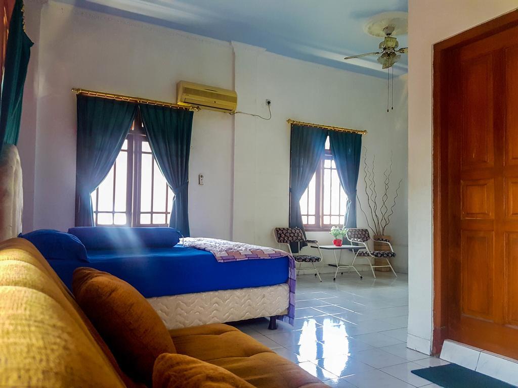 Glory Homestay Yogyakarta Buitenkant foto