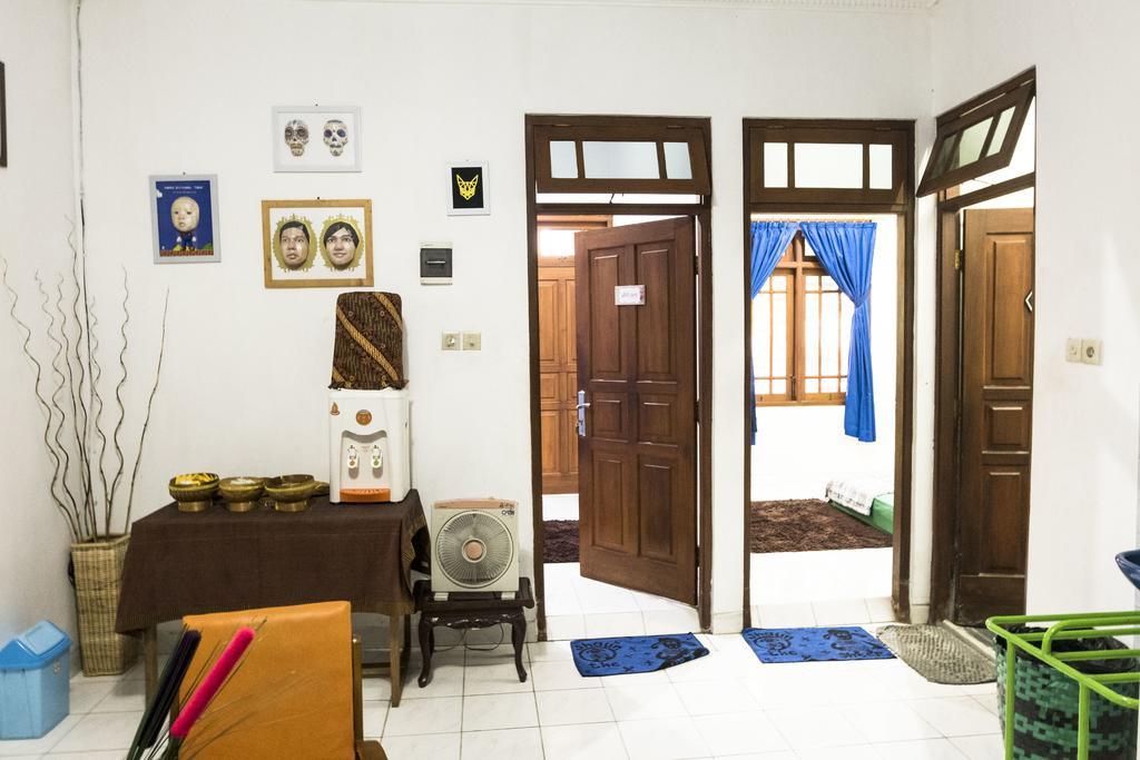 Glory Homestay Yogyakarta Buitenkant foto