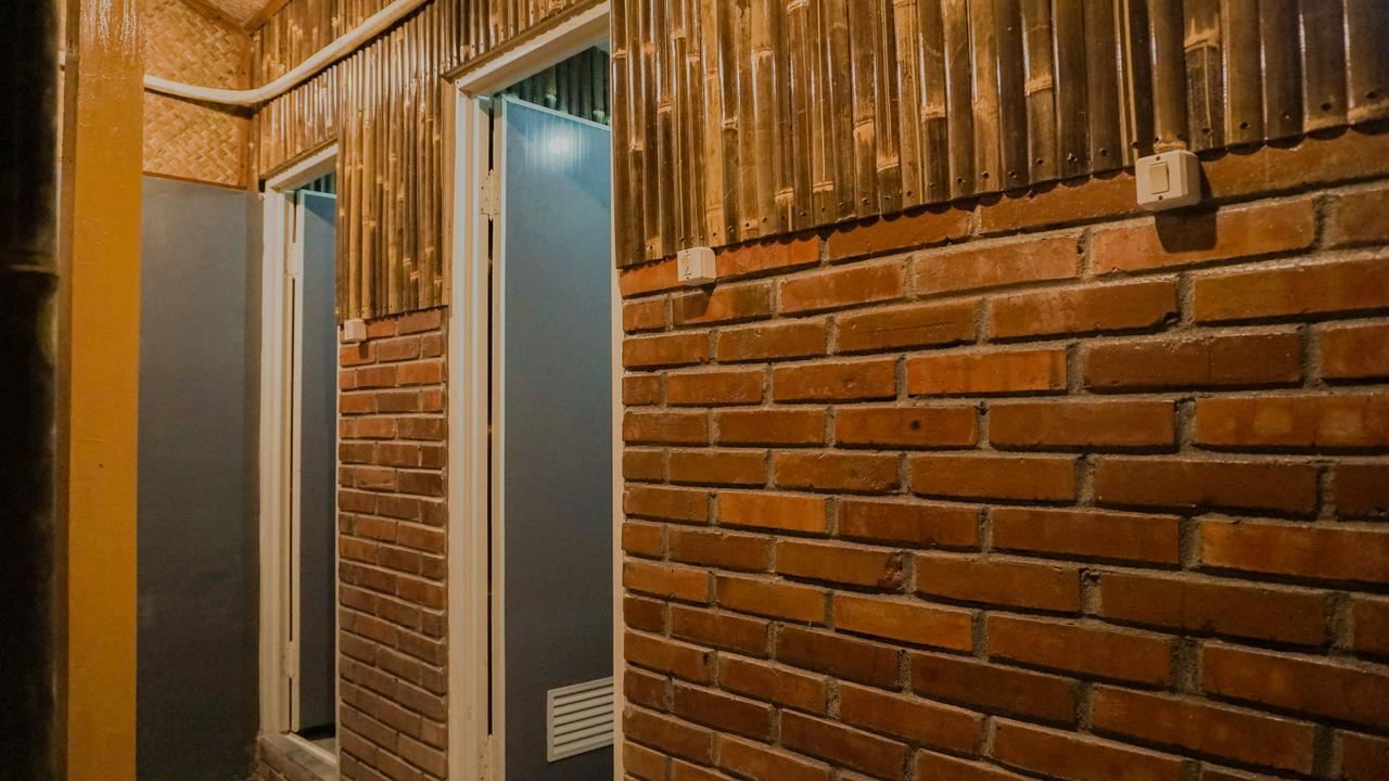 Glory Homestay Yogyakarta Buitenkant foto