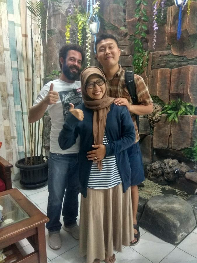 Glory Homestay Yogyakarta Buitenkant foto